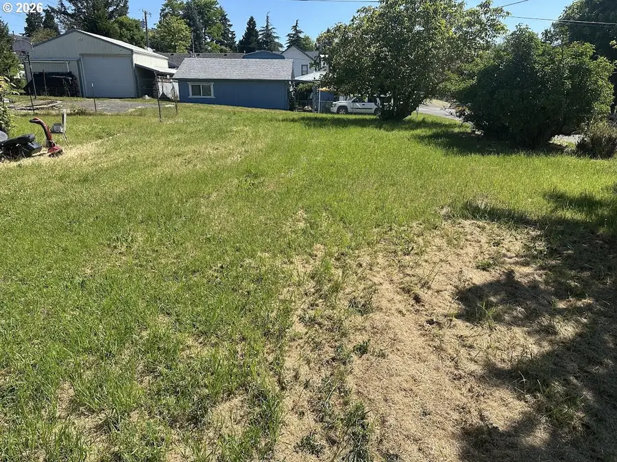 105 NE Pine St, Oakland, OR 97462 - #3