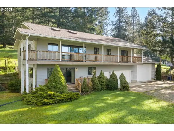 924 Lou Gray Dr, MyrtleCreek, OR 97457