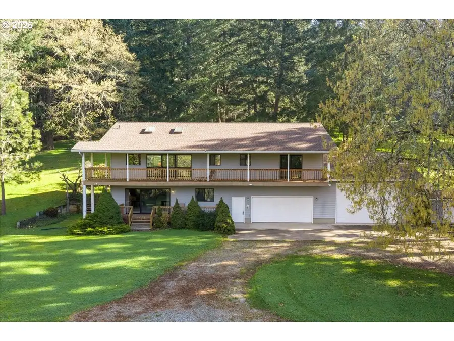 924 Lou Gray Dr, Myrtle Creek Riddle, OR 97457 - #2