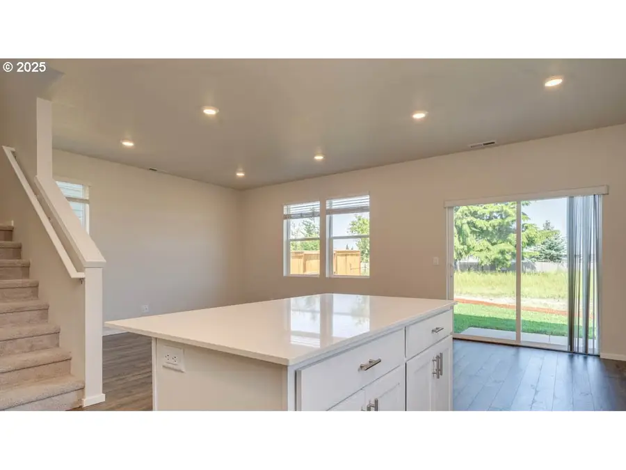 364 Greencrest St Ne, Salem, OR 97301 - Image #2