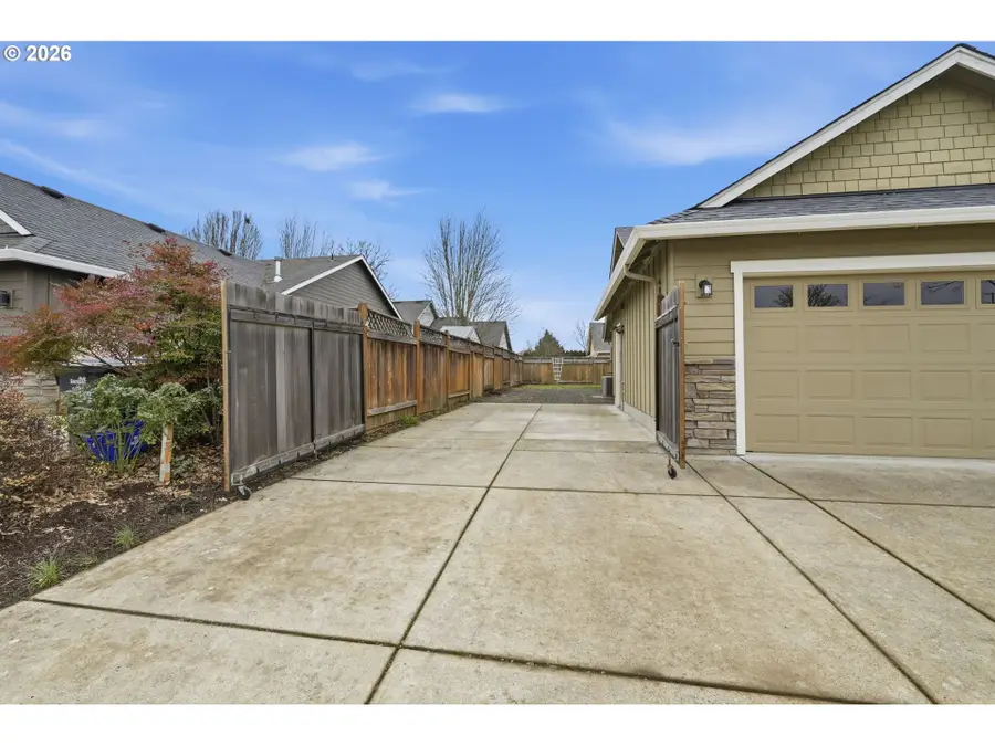 6090 Latour Ln, Eugene, OR 97402 - #3