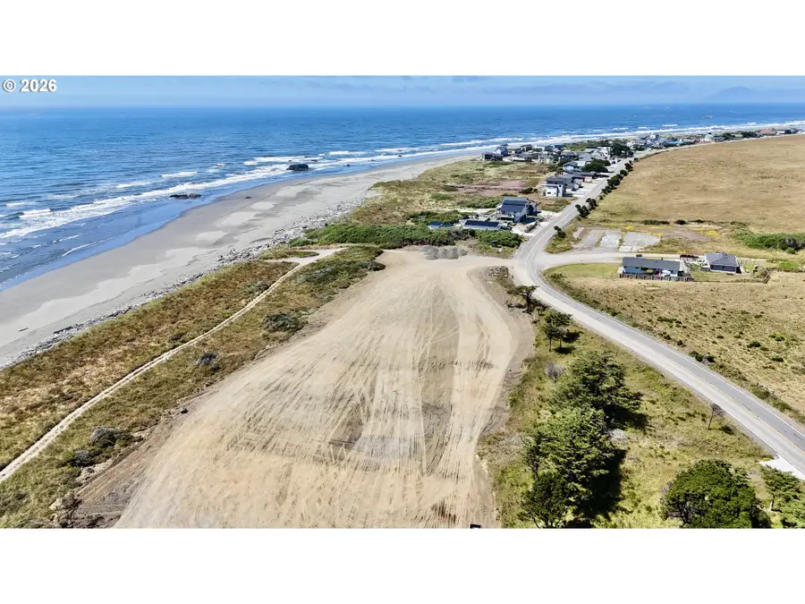 900 Old Coast Rd #6, Wedderburn, OR 97444 - #2