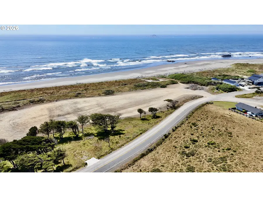 900 Old Coast Rd #6, Wedderburn, OR 97444 - #3