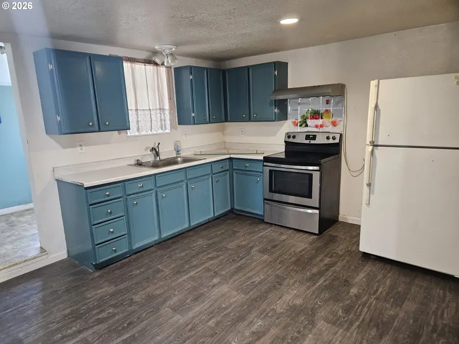 512 B St, Umatilla, OR 97882 - #3