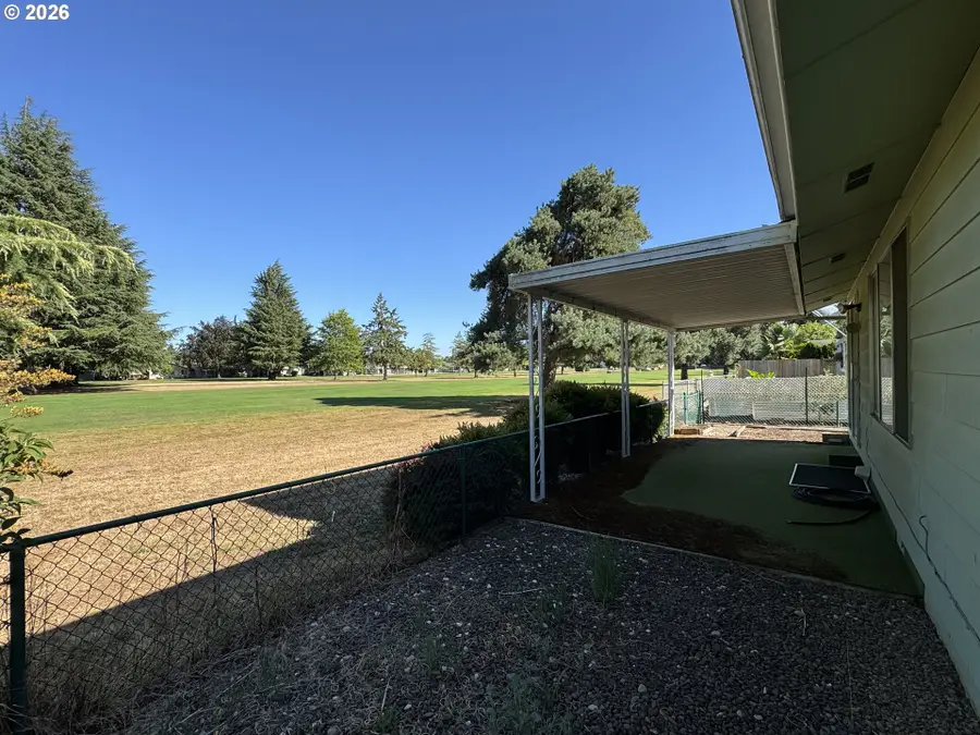 828 Oregon Way, Woodburn, OR 97071 - #2