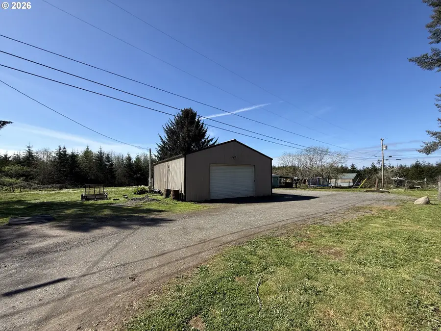 17623 Brown Deer Ln, Brookings, OR 97415 - #2