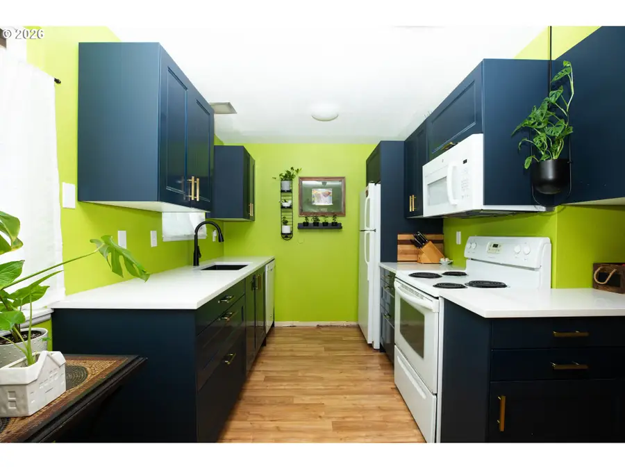 16837 SE Powell Blvd, Portland, OR 97236 - #3