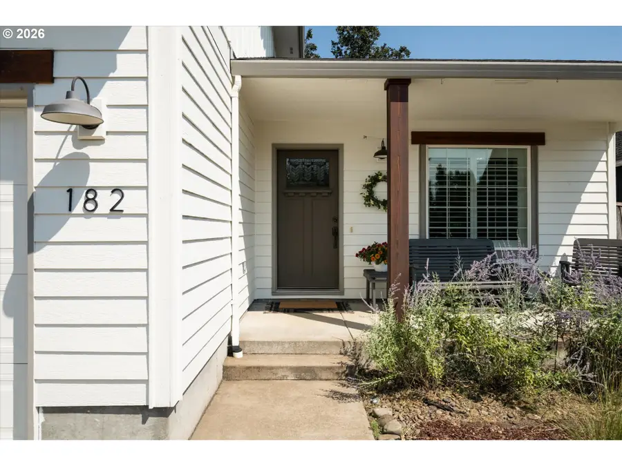 182 Sunday Dr, Creswell, OR 97426 - #3
