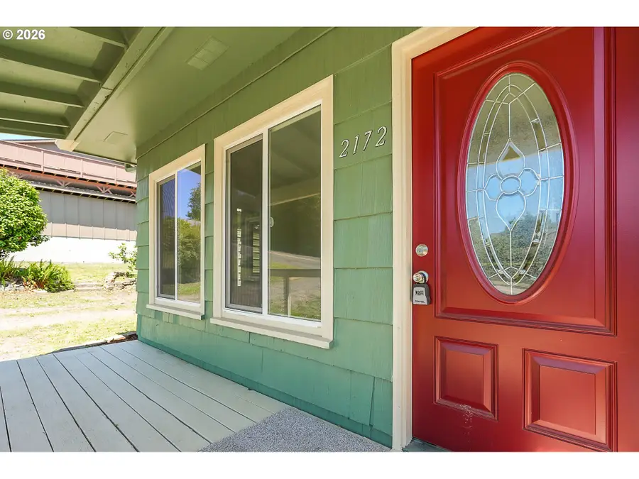 2172 17th St, North Bend, OR 97459 - #2