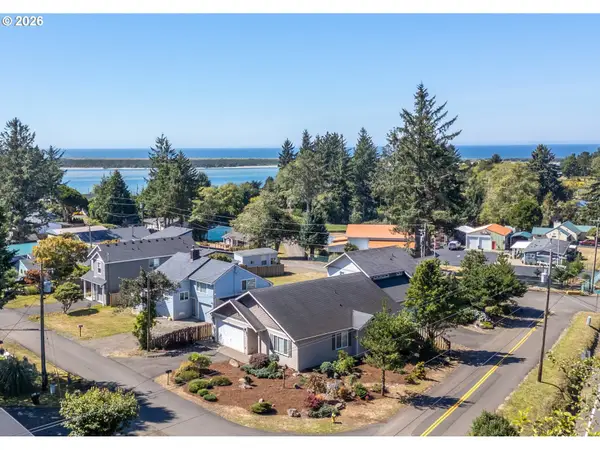 2020 Bayview Ave, Tillamook, OR 97141