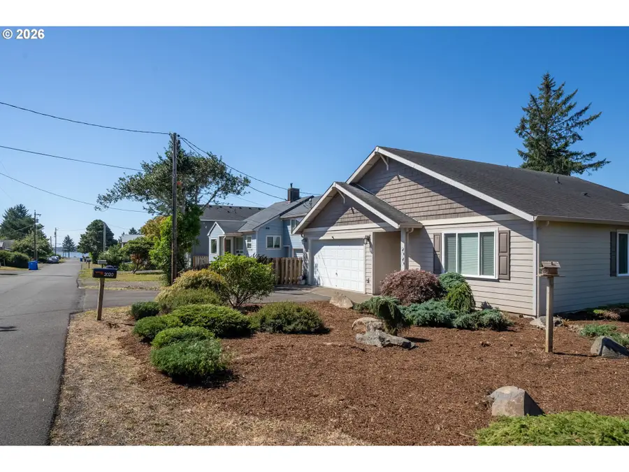 2020 Bayview Ave, Tillamook, OR 97141 - #3