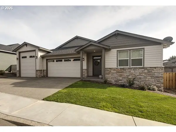 1668 NE Clayton Dr, Estacada, OR 97023