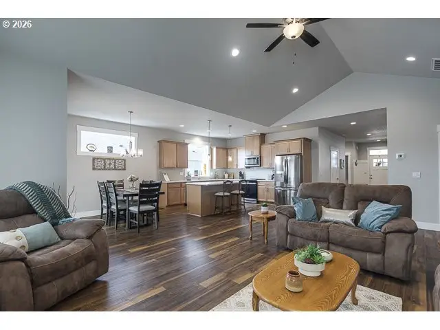 1668 NE Clayton Dr, Estacada, OR 97023 - #3