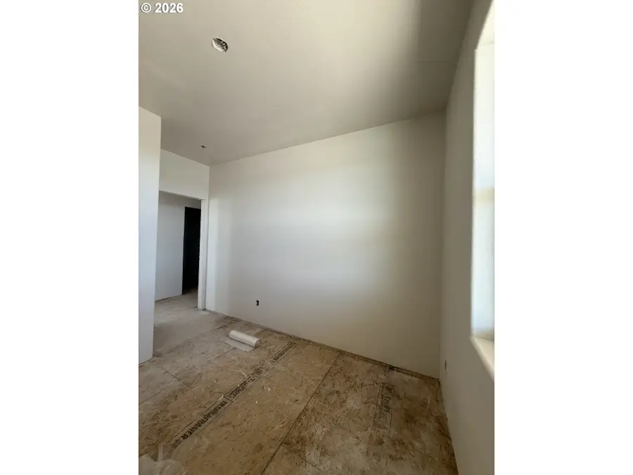 212 Valor Loop, Stanfield, OR 97875 - #2