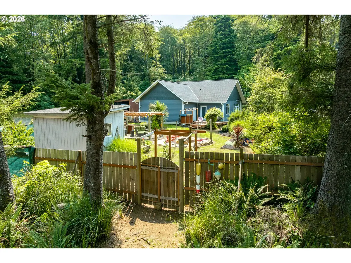 5230 4th St, Tillamook, OR 97141 - #1
