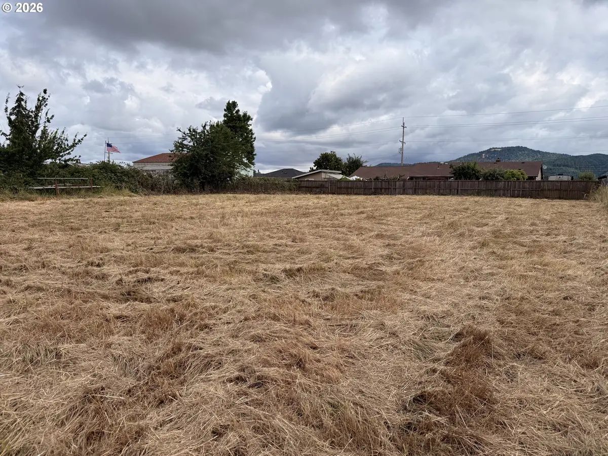 2496 R St, Springfield, OR 97477 - #1