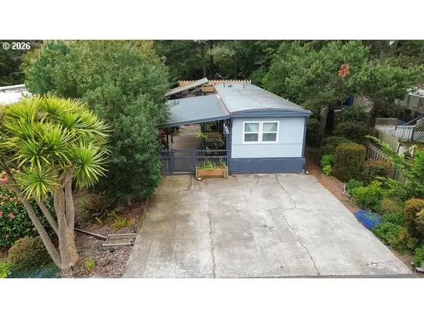 1600 Rhododendron Dr #155, Florence, OR 97439
