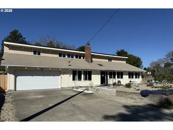 2580 Fir St, NorthBend, OR 97459