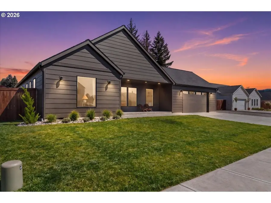 106 W Mcdowell Ct, Yacolt, WA 98675 - #2