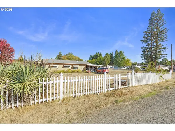 2461 NW Brockway Rd, Winston, OR 97496