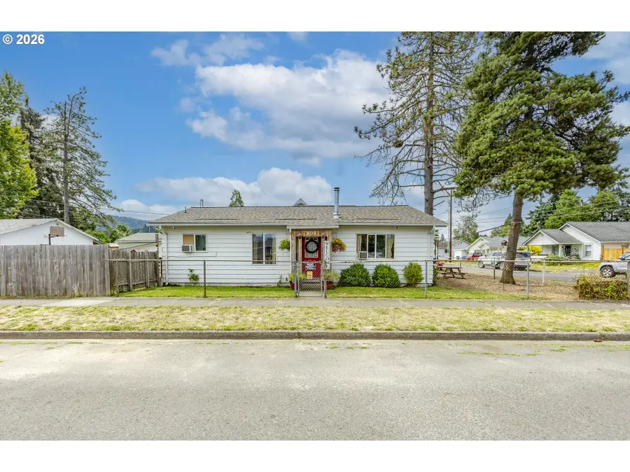 805 E Quincy Ave, Cottage Grove, OR 97424 - #2