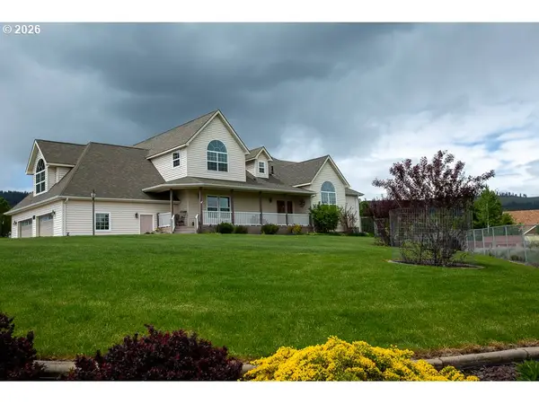 318 S 20th St, LaGrande, OR 97850