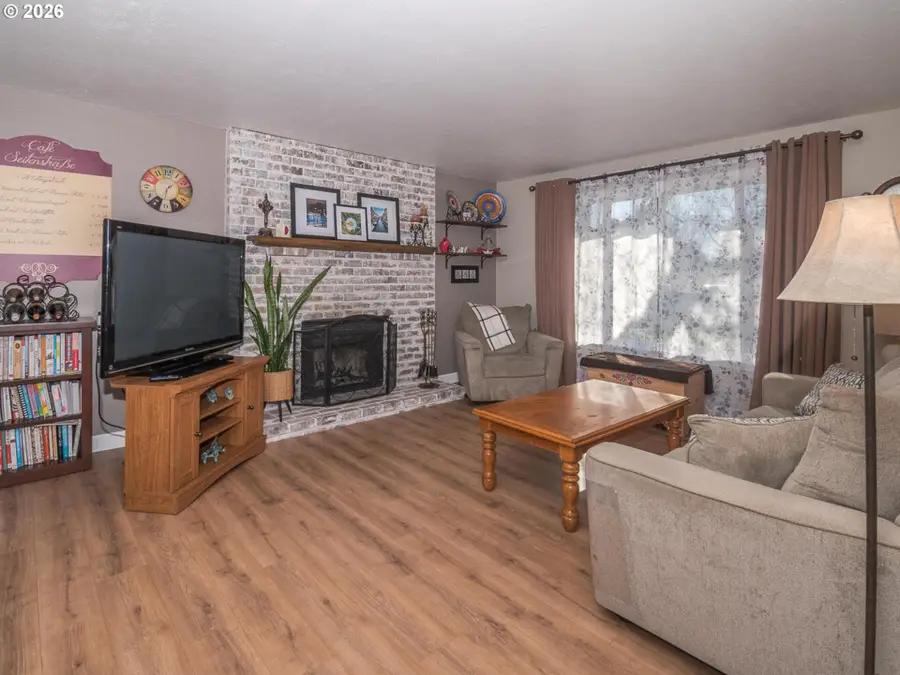 2220 SW Brink Ave, Troutdale, OR 97060 - #3