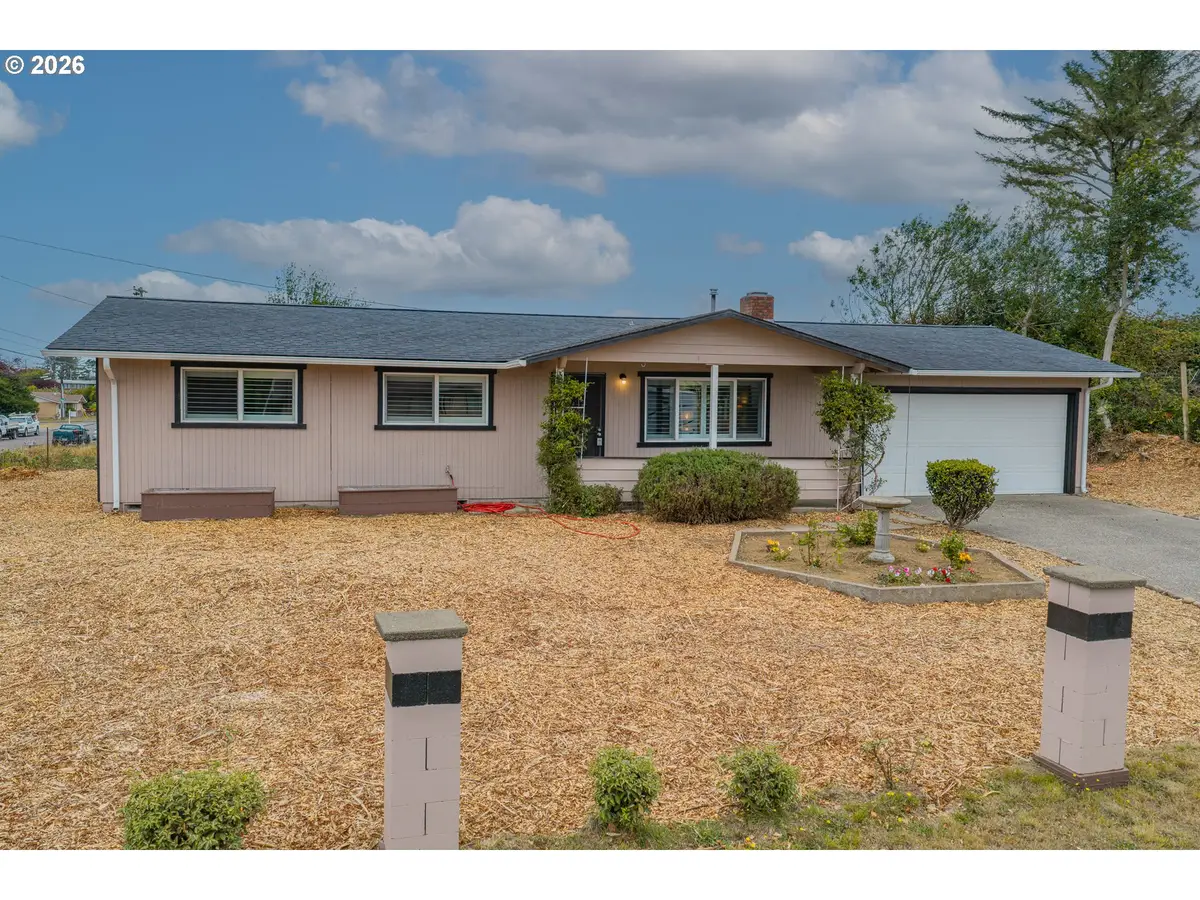 530 Montgomery Ave, Coos Bay, OR 97420 - #1