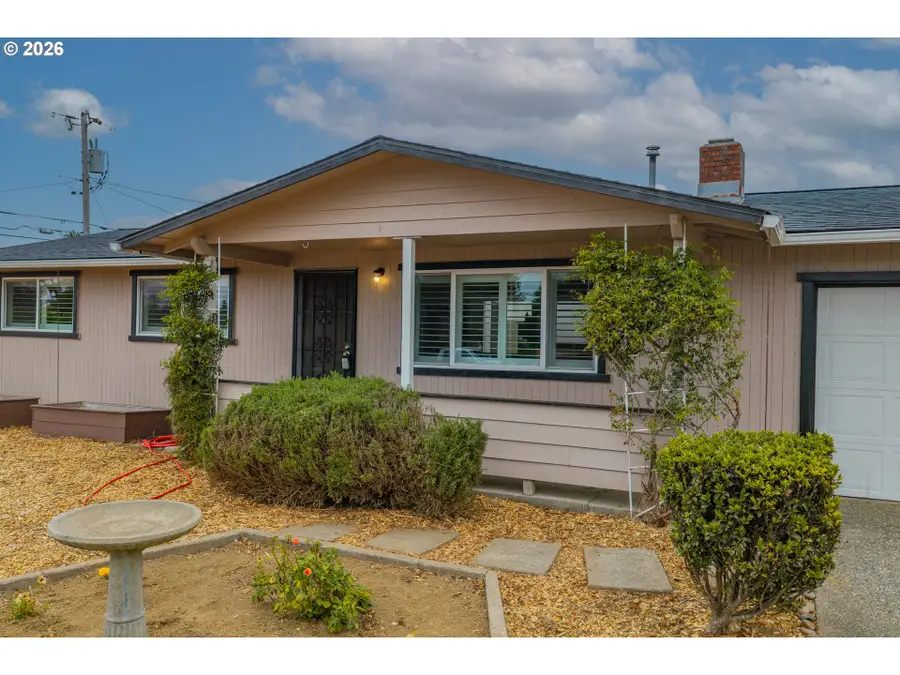 530 Montgomery Ave, Coos Bay, OR 97420 - #3
