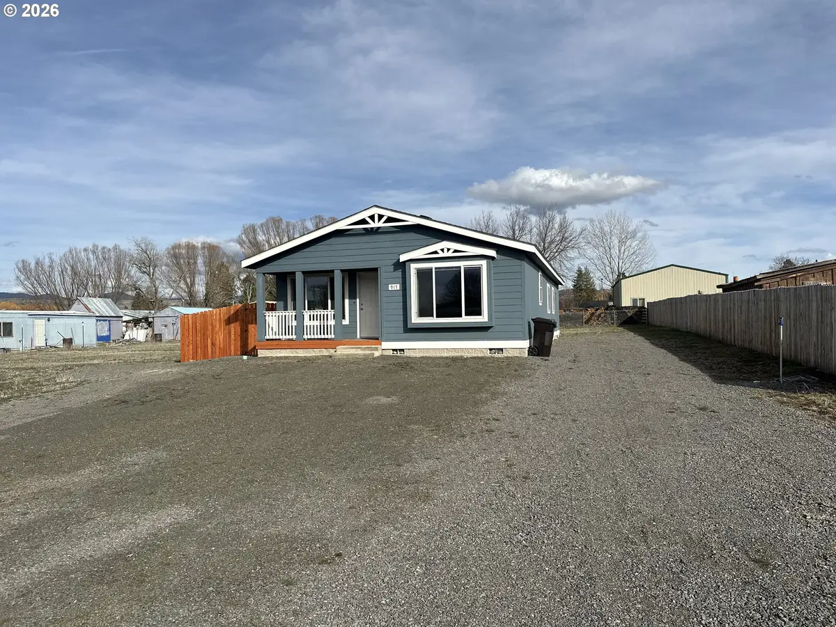 917 S Hall St, Prairie City, OR 97869 - #1