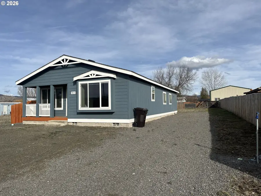 917 S Hall St, Prairie City, OR 97869 - #2