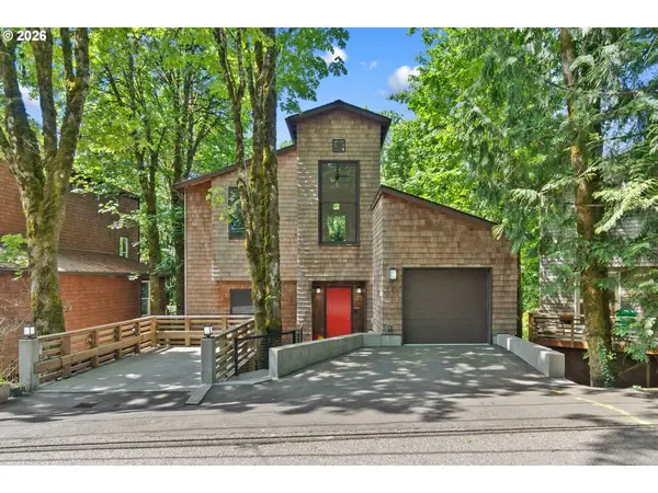 5733 SW Salmon St, Portland, OR 97221
