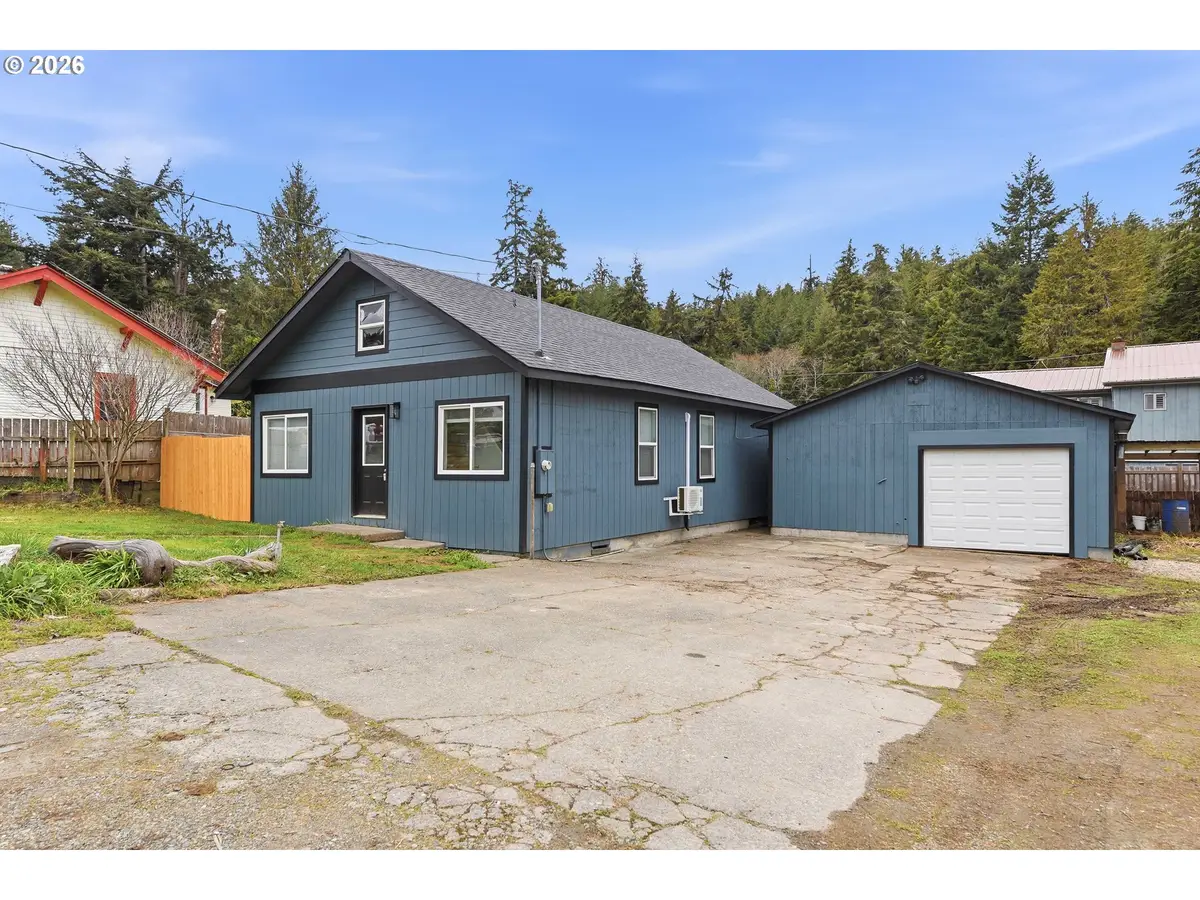 1348 Dakota St, Coos Bay, OR 97420 - #1