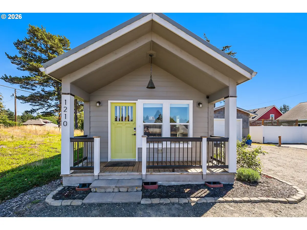 32nd St, Seaview, WA 98644 - #1