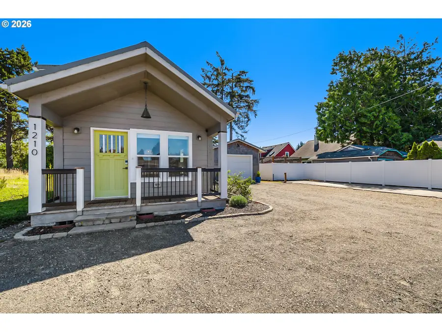 32nd St, Seaview, WA 98644 - #2