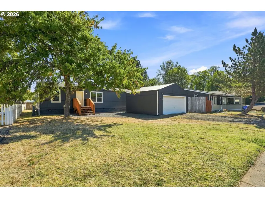 310 Sunny Ln, Sutherlin, OR 97479 - #2