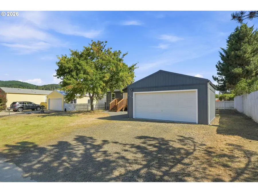 310 Sunny Ln, Sutherlin, OR 97479 - #3