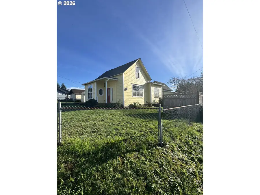 584 N Baxter St, Coquille, OR 97423 - Image #3