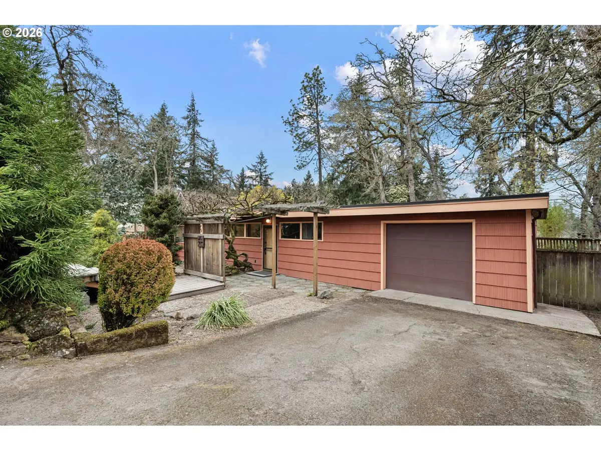 75 W 35th Pl, Eugene, OR 97405 - #1