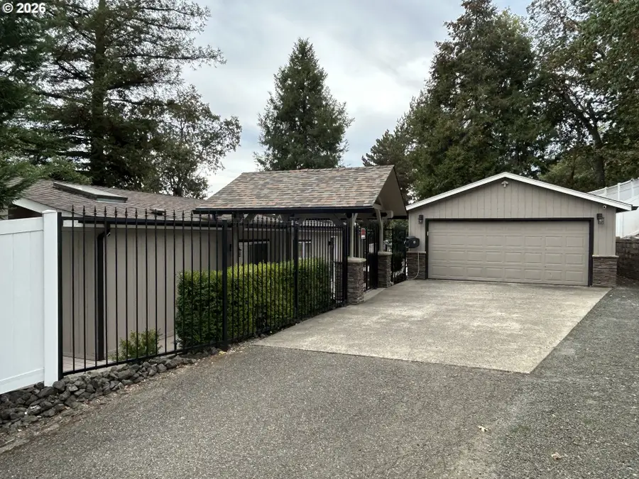 220 NW Trust St, Roseburg, OR 97471 - #2