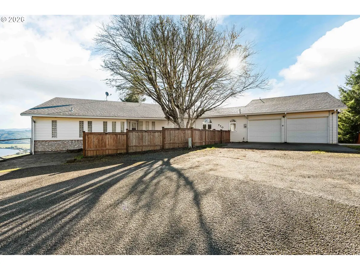 770 18th Ave, Coos Bay, OR 97420 - Image #1
