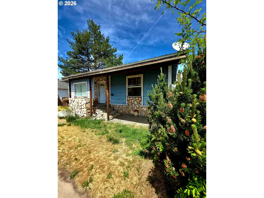 2802 Washington Ave, Baker City, OR 97814 - #2