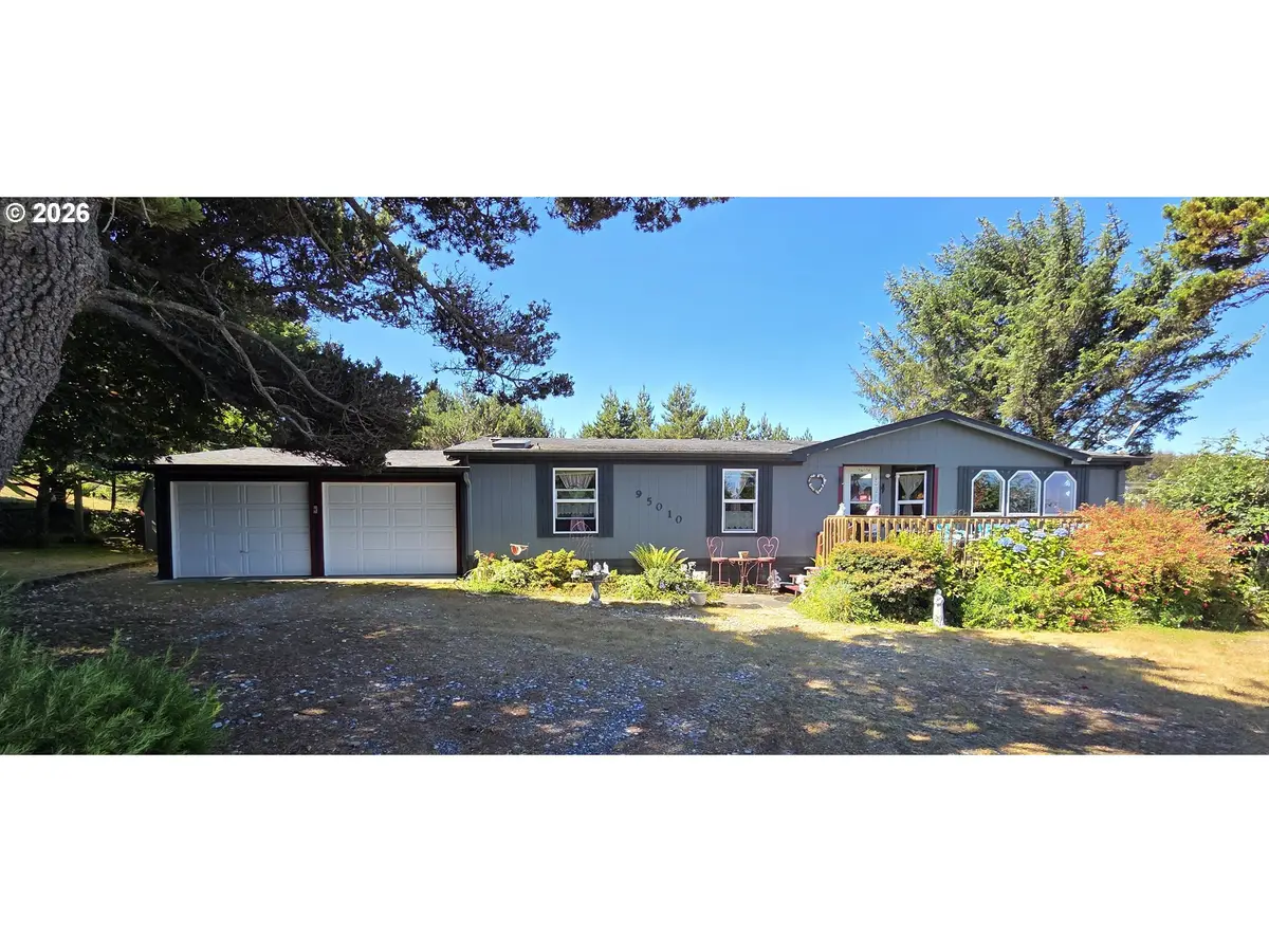 95010 Greggs Creek Rd, Gold Beach, OR 97444 - #1