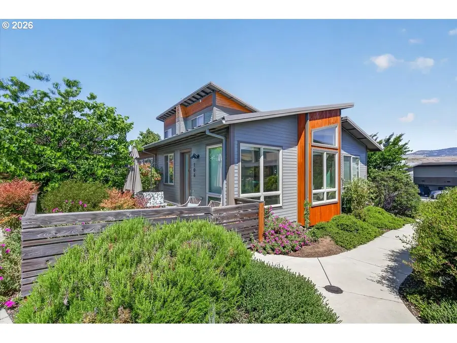 106 Dunn Cir, Ashland, OR 97520 - #2