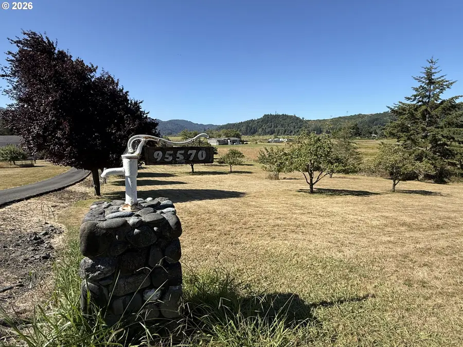 95570 N Bank Rogue River Rd, Gold Beach, OR 97444 - #2