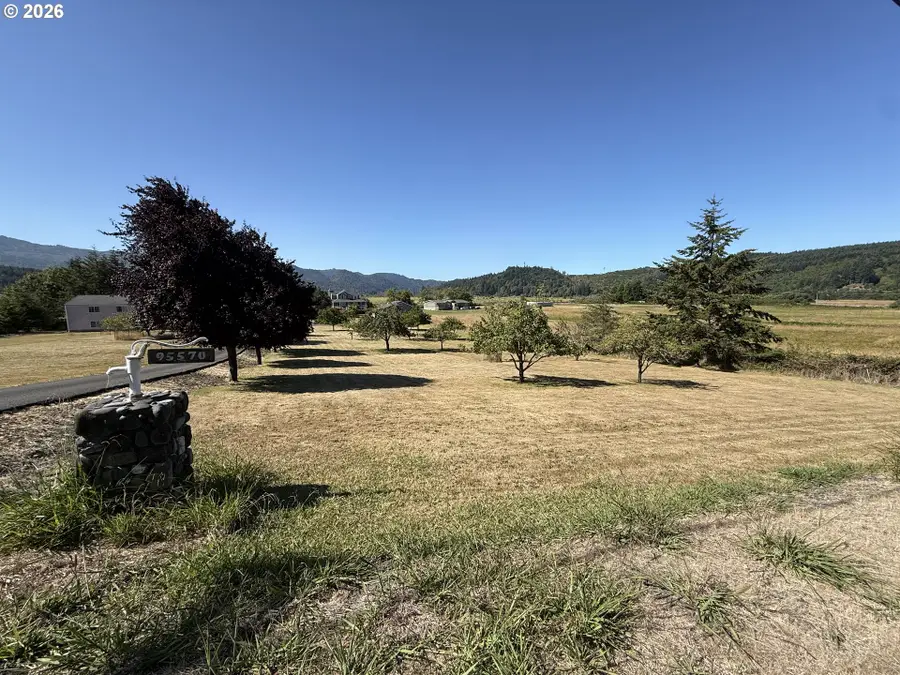 95570 N Bank Rogue River Rd, Gold Beach, OR 97444 - #3