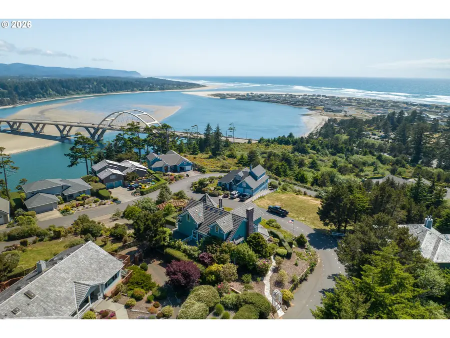 930 NW Highland Dr, Waldport, OR 97394 - #2