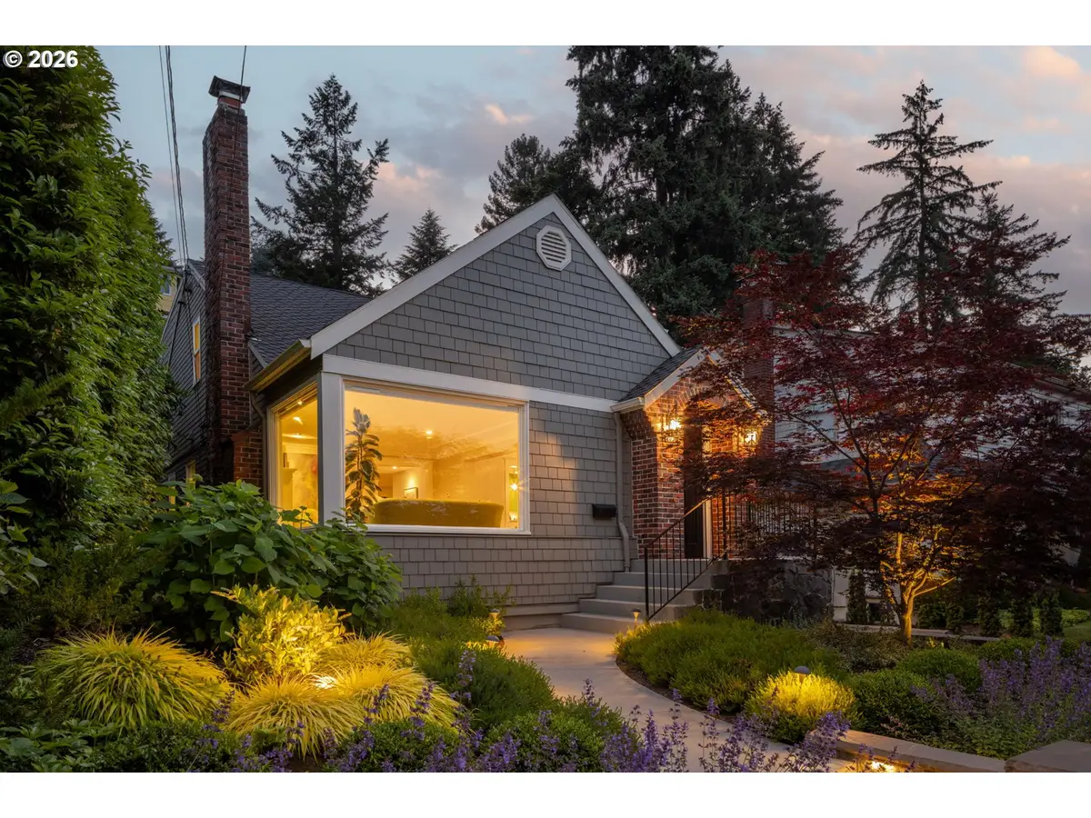 203 SW Kingston Ave, Portland, OR 97205 - #1