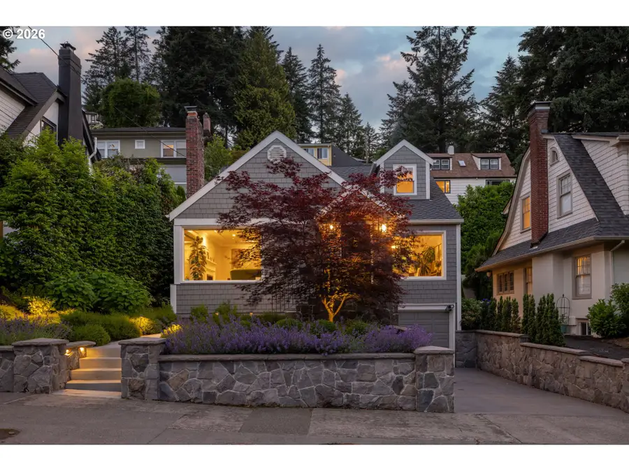 203 SW Kingston Ave, Portland, OR 97205 - #2
