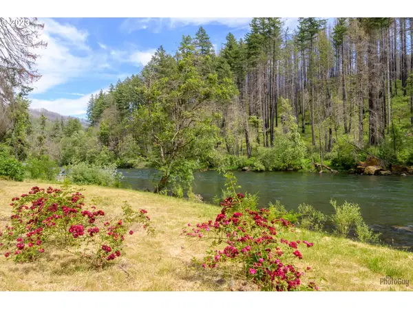 47664 Mckenzie Hwy, Vida, OR 97488